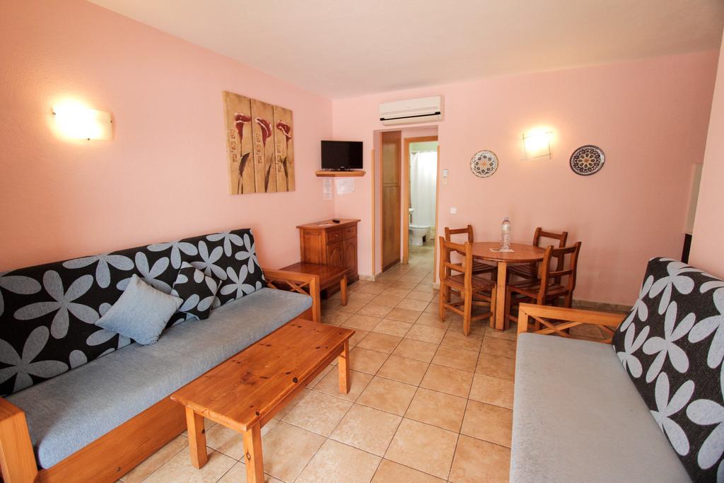 Galdana Gardens Apartment Cala Galdana  Exterior photo